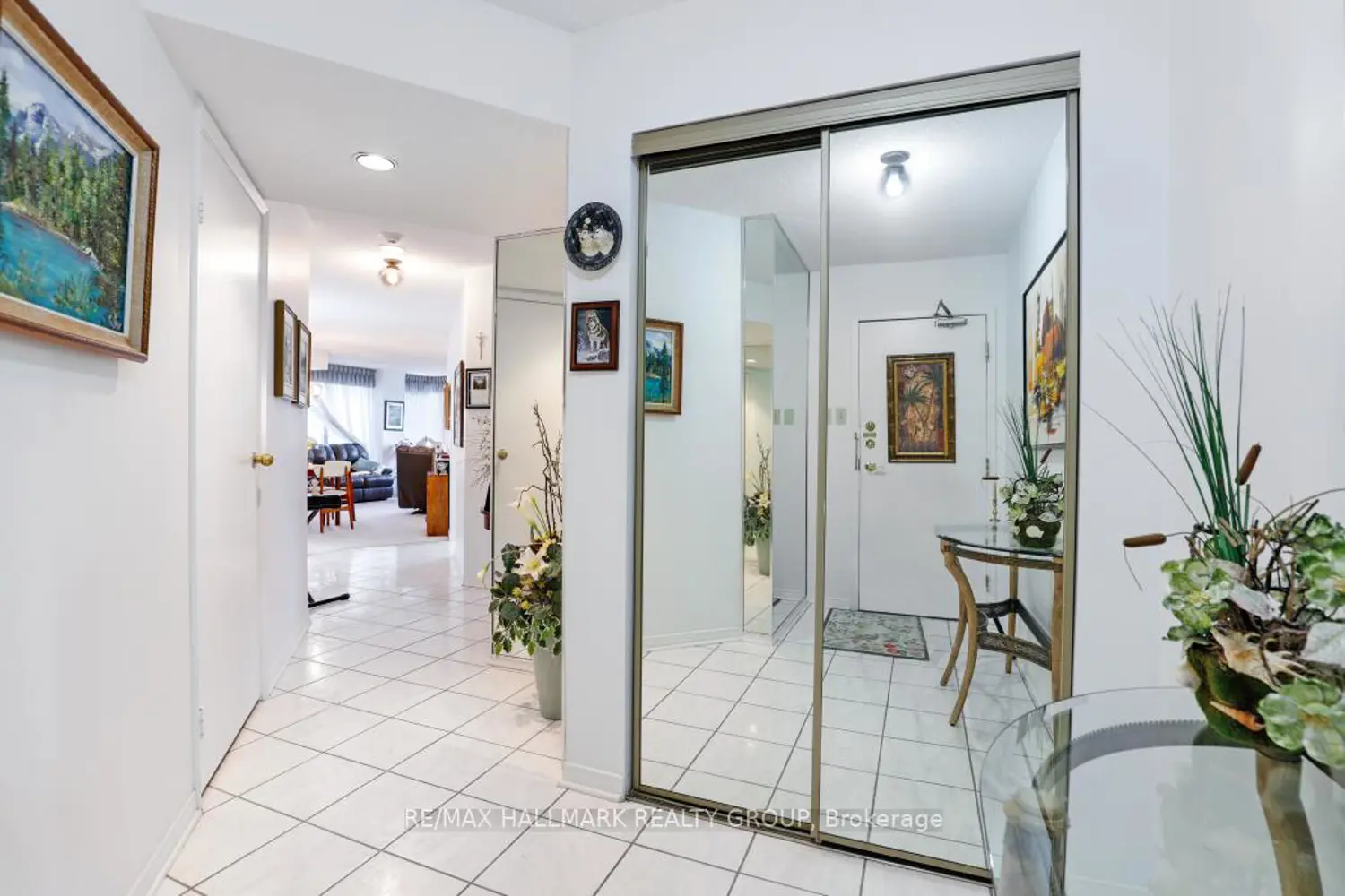 545 St Laurent Boulevard 207 photo 2