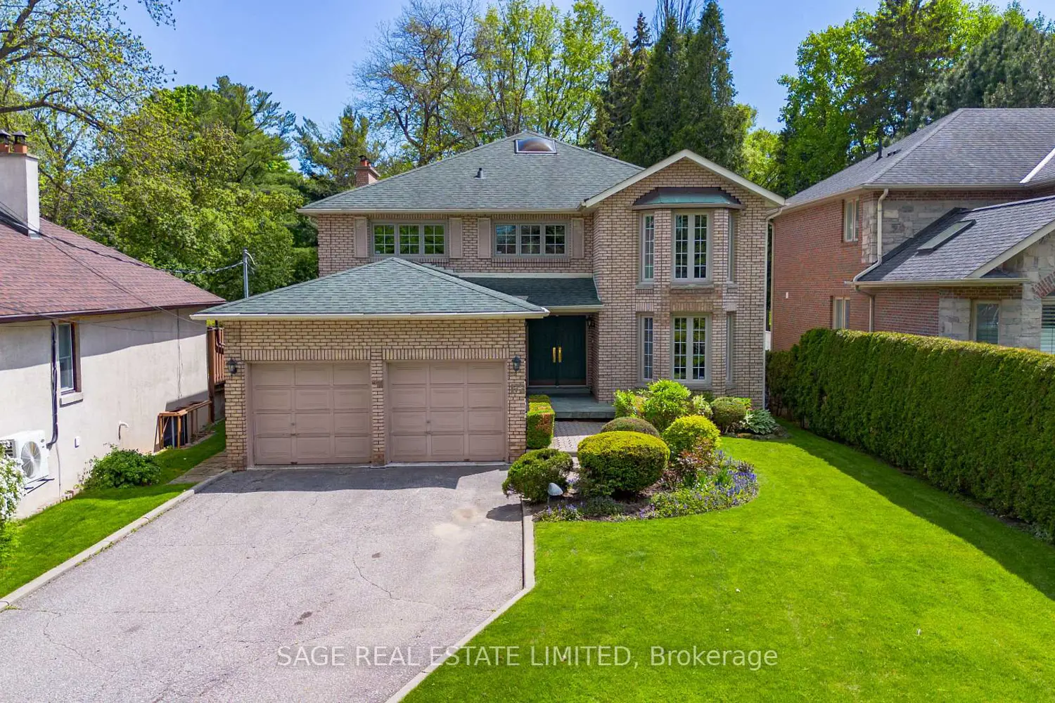 172 Burnhamthorpe Road photo 2