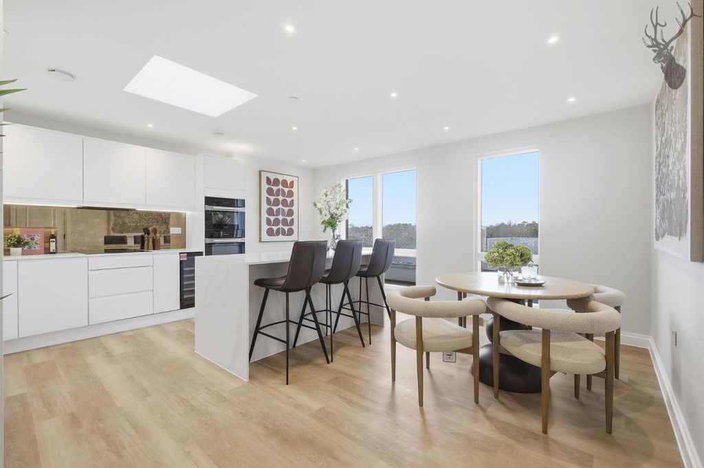 Additional image 10 of 2 bed flat for saleHigh Road, Chigwell IG7