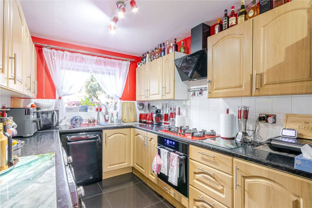 Additional image 2 of 4 bed semi-detached house for saleHinkley Close, Harefield, Uxbridge UB9