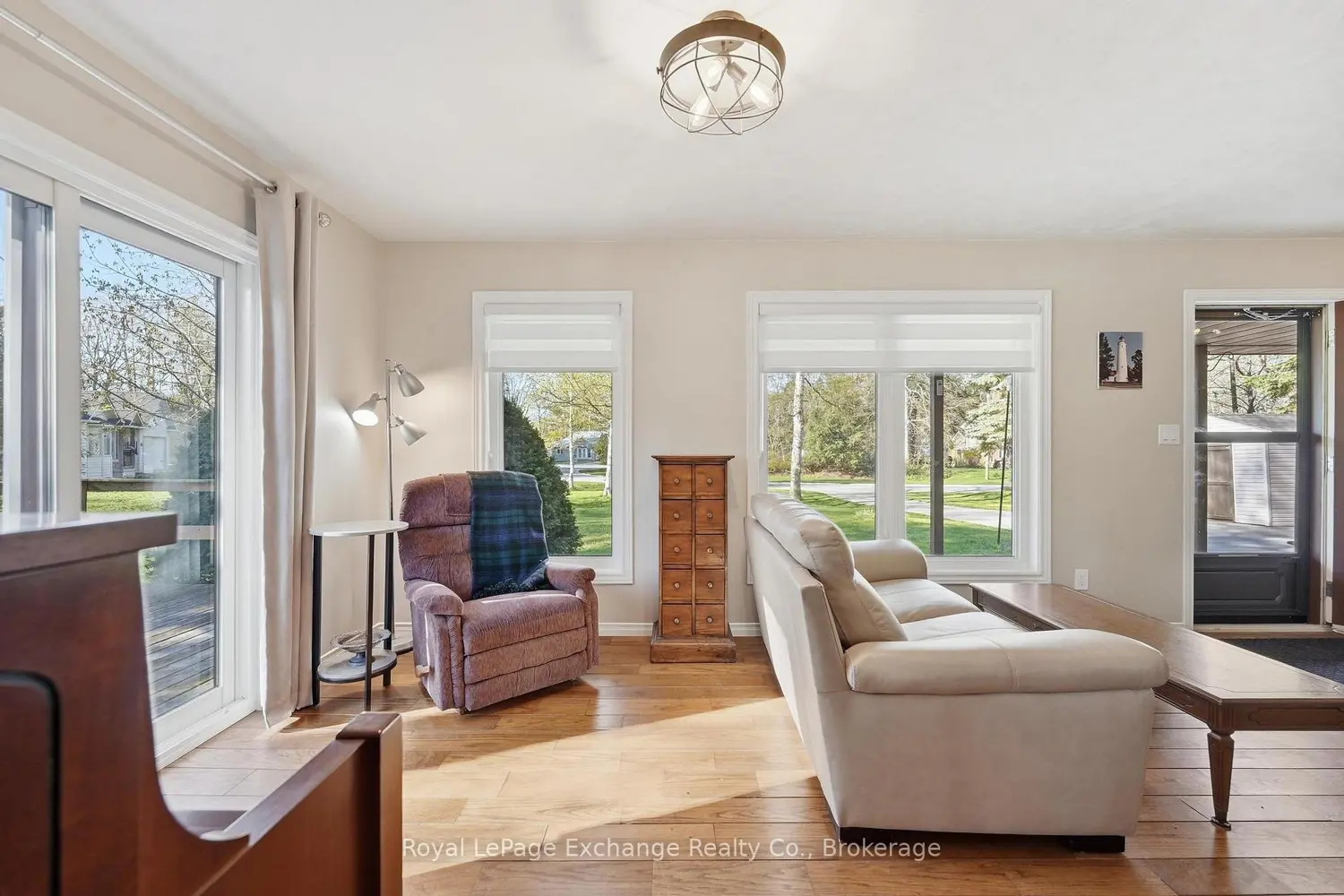 924 Tanglewood Drive photo 2