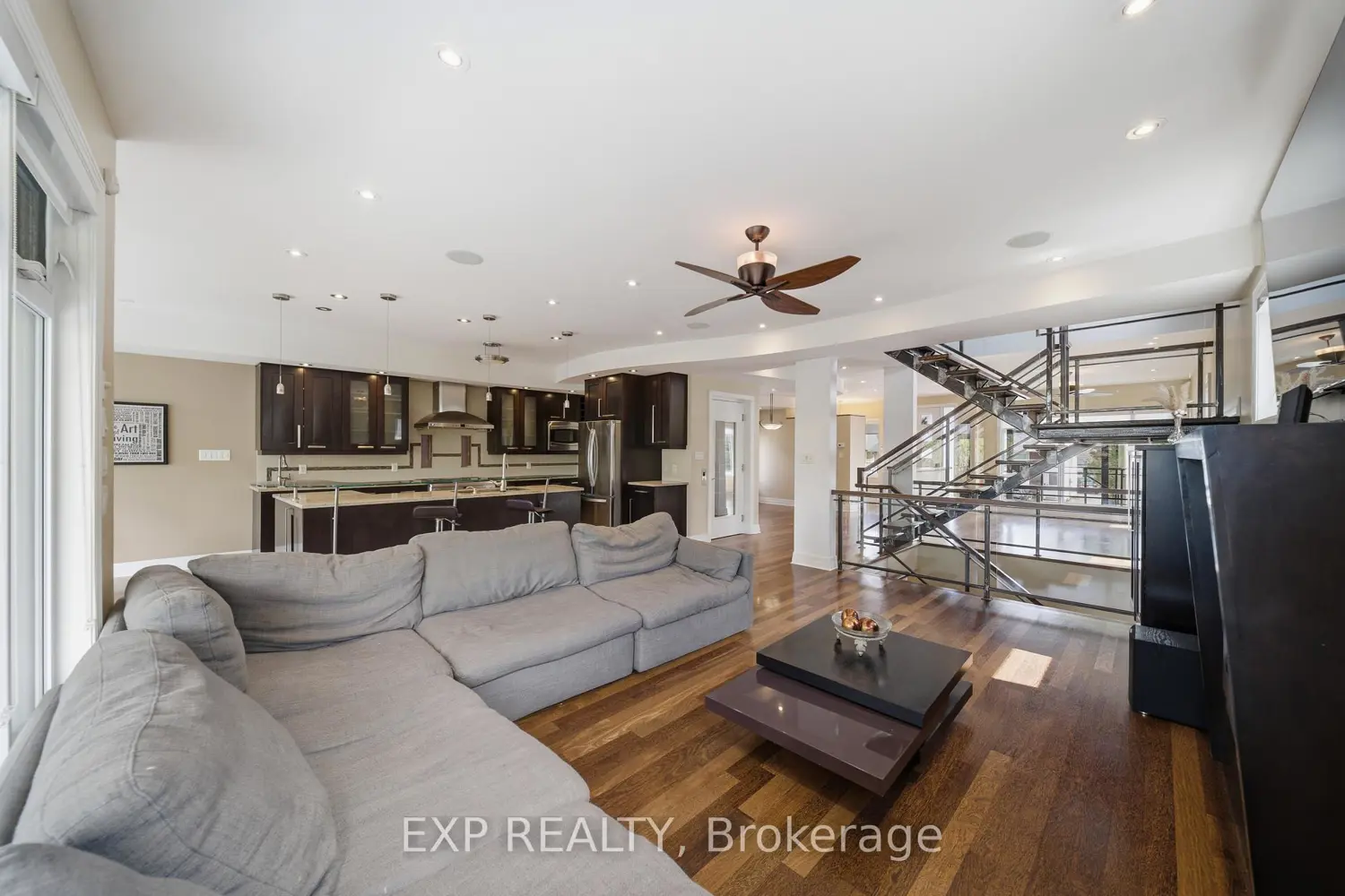1356 Louis Lane photo 4