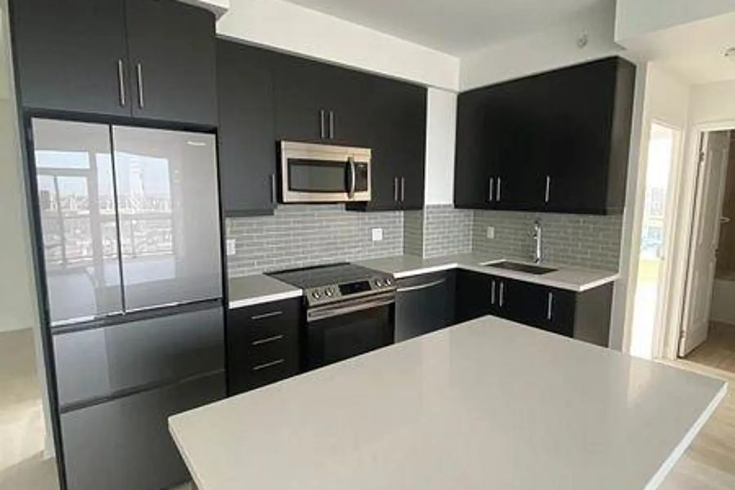 Additional image 3 of 75 Oneida Crescent 1210