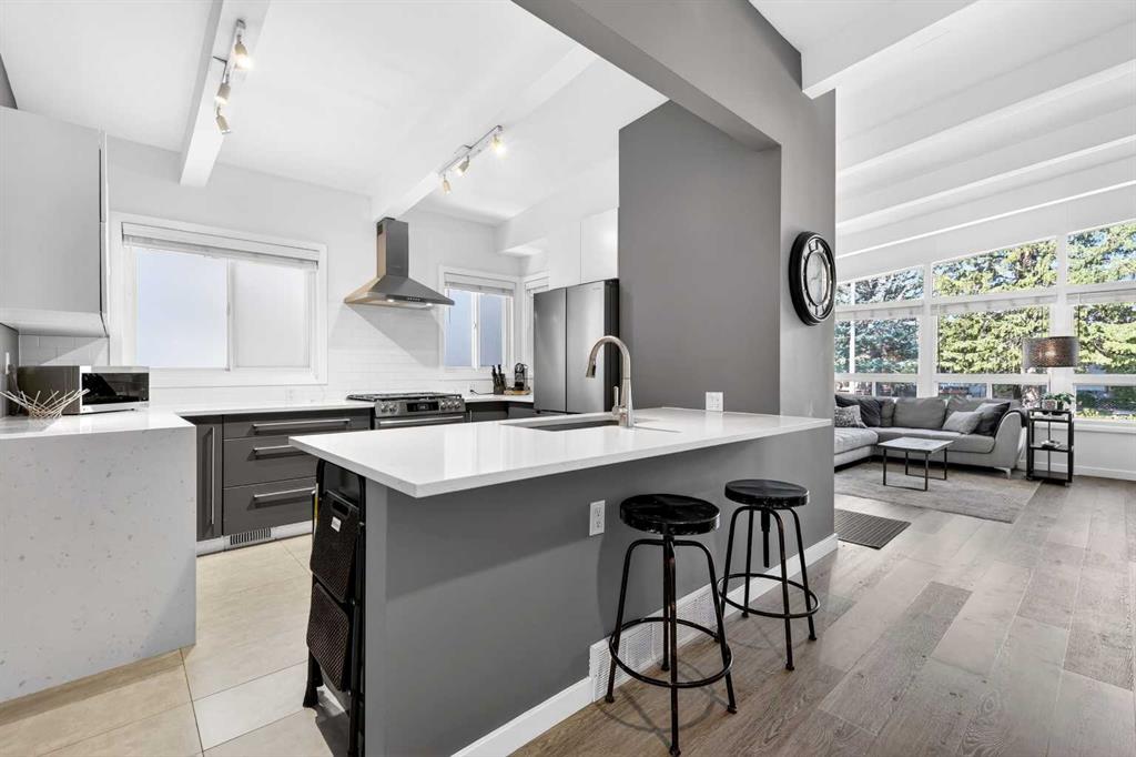 3336 39 Street SW, Calgary, AB, T3E 3J2