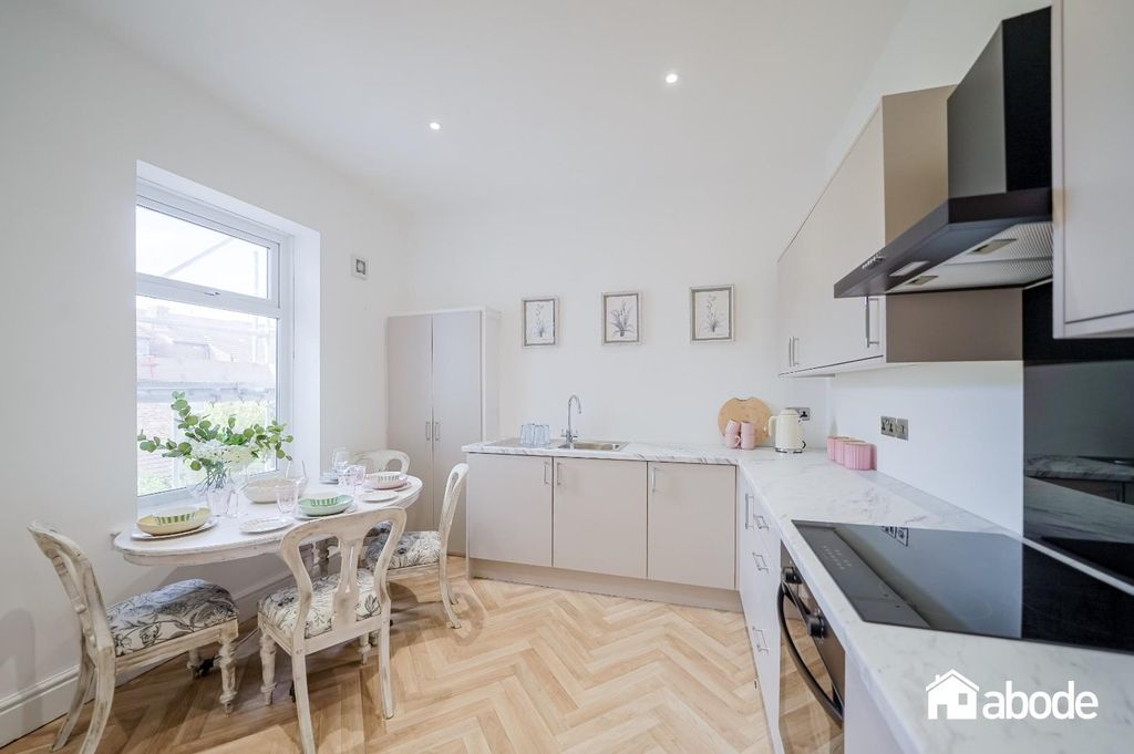 Additional image 2 of 2 bed flat to rentCourtenay Road, Waterloo, Liverpool L22