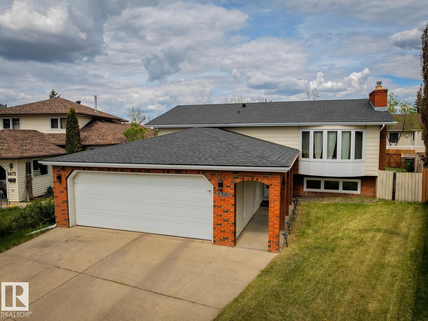 1871 45 Street NW, Edmonton, AB, T6L2S6