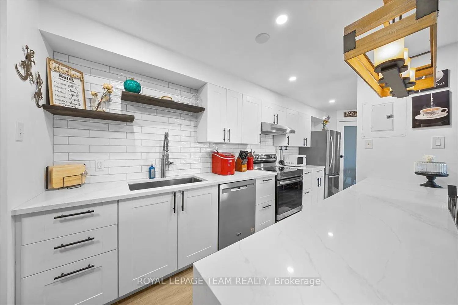 Additional image 4 of 1025 Richmond Road 204
