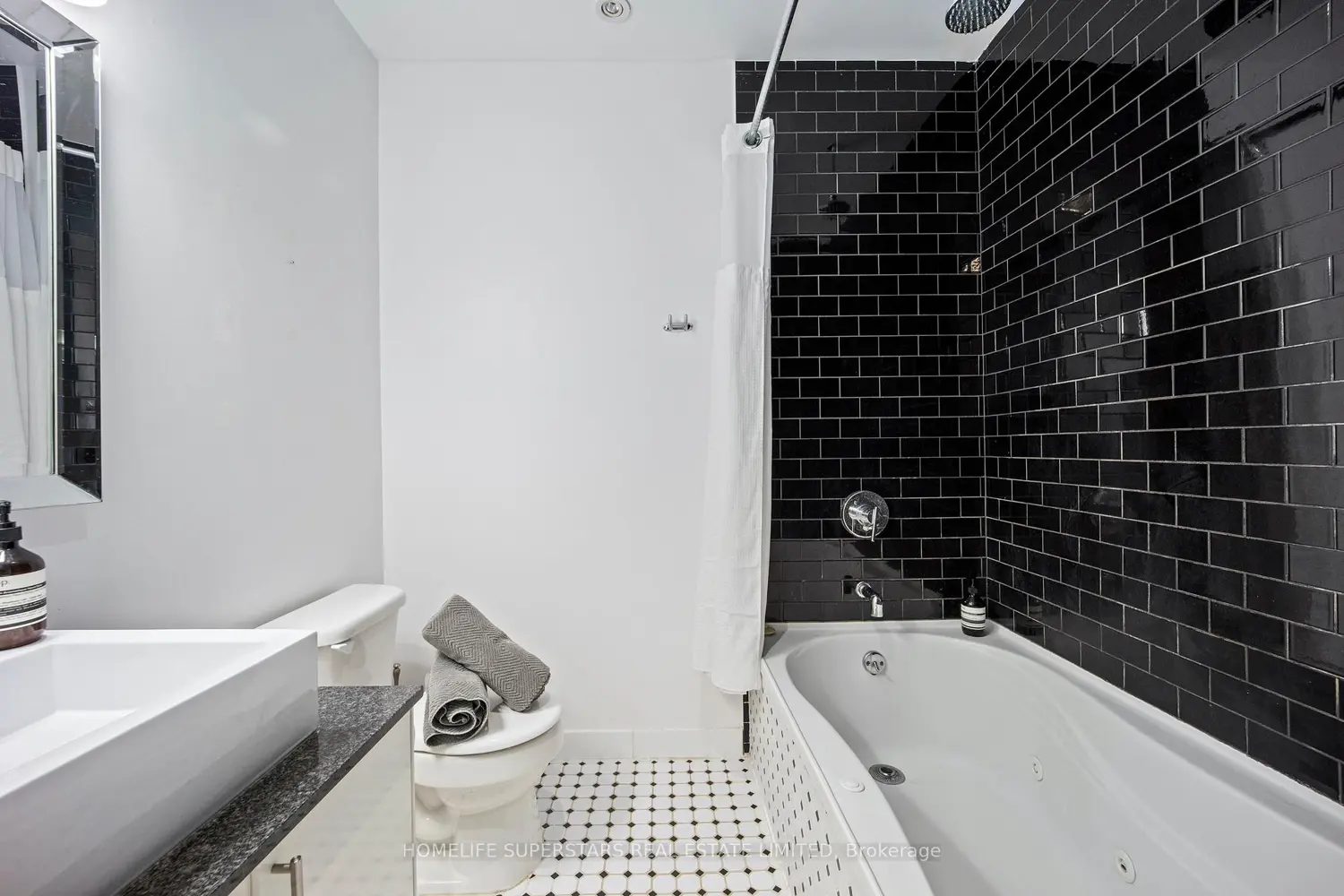60 Bathurst Street 303 photo 5