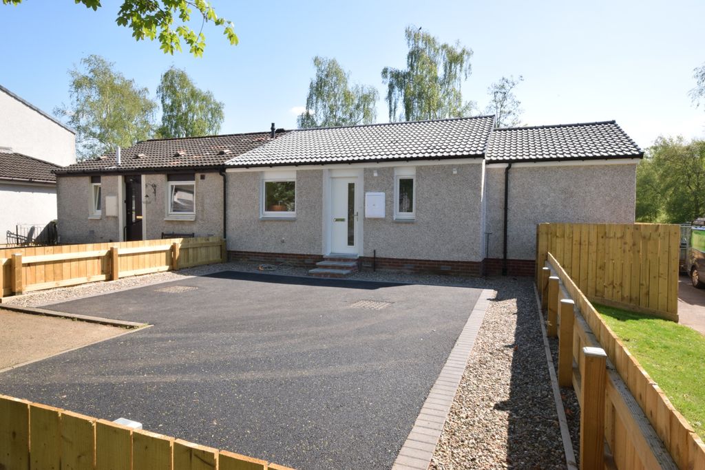 2 bed flat to rentAffric Avenue, Scone, Perthshire PH2