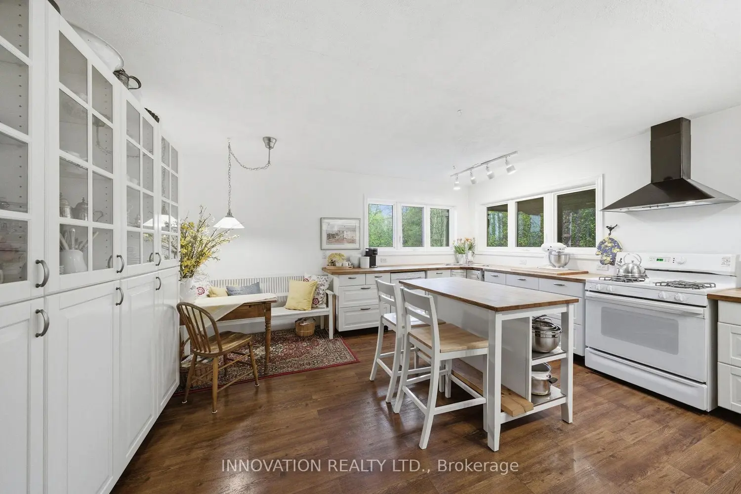 6922 Flewellyn Road photo 5