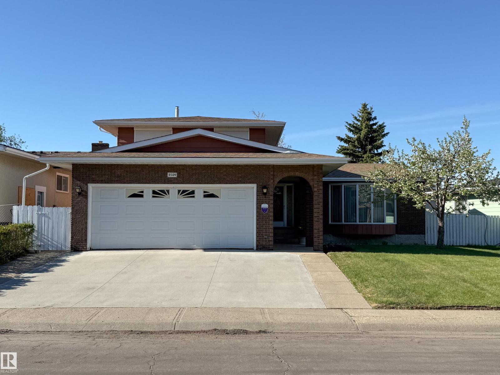8509 39b Avenue NW, Edmonton, AB, T6K3E7
