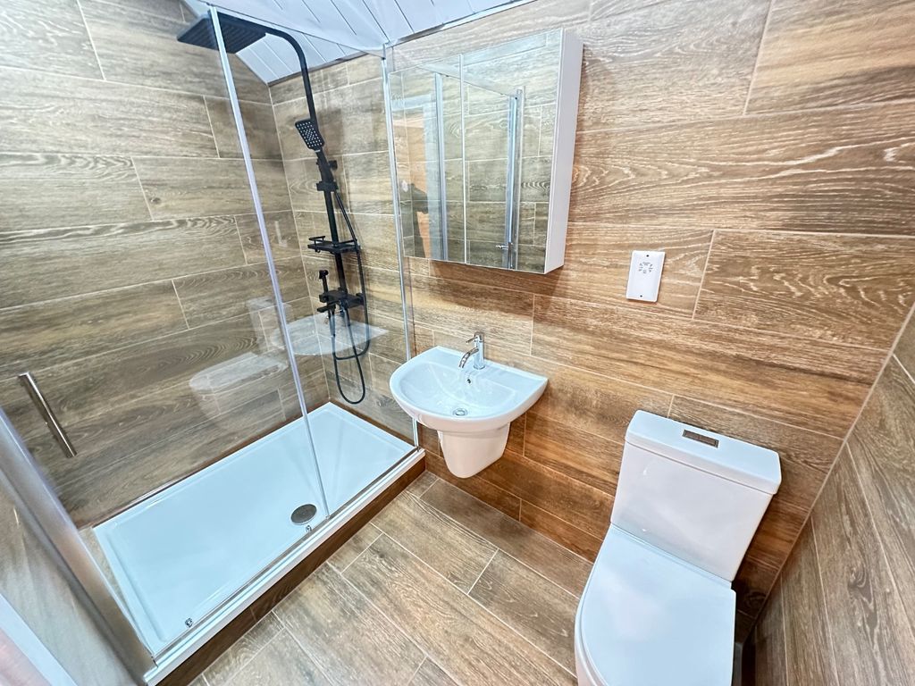 Additional image 13 of 5 bed detached house to rentFelstead Way, Luton, Bedfordshire LU2