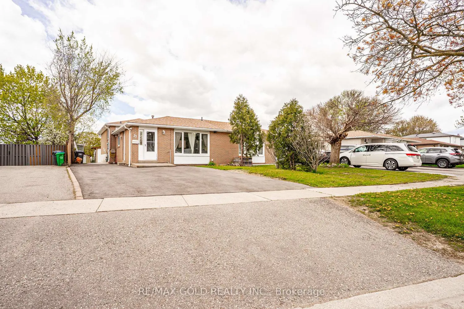 33 Garside Crescent