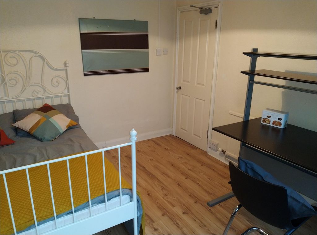 Additional image 3 of 1 bed terraced house to rentLilac Grove (Room 1), Beeston NG9
