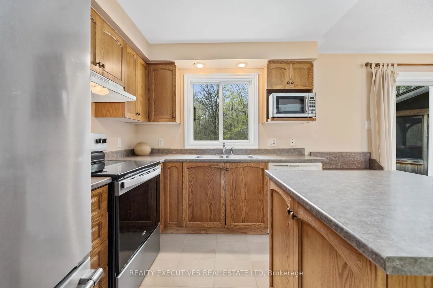 7645 Lawrence Street photo 4