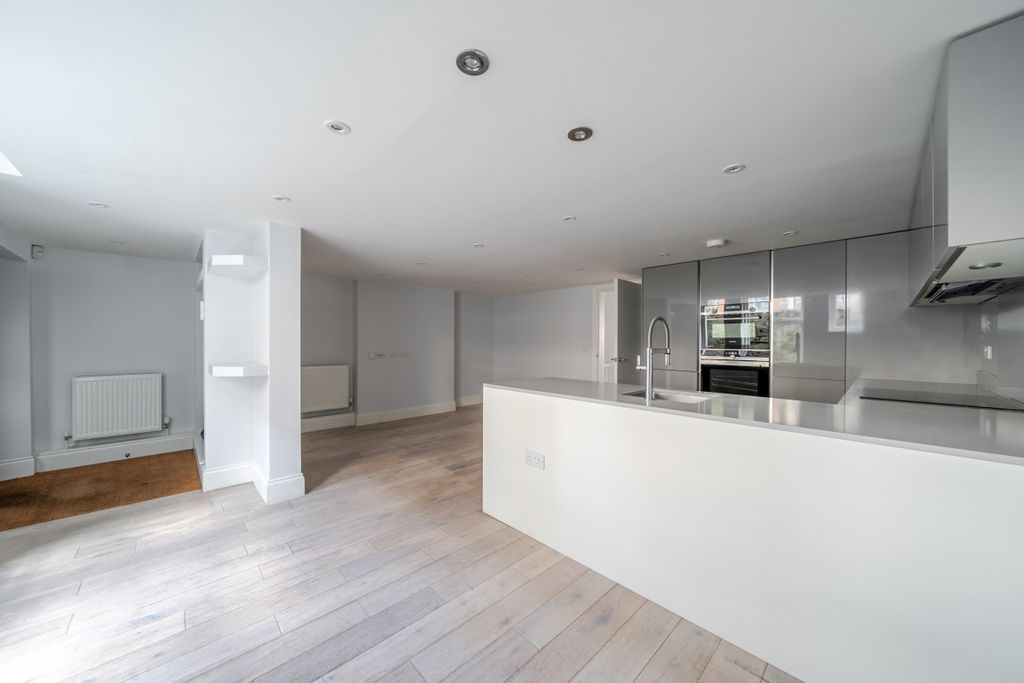 Additional image 4 of 2 bed flat to rentSheet Street, Windsor SL4