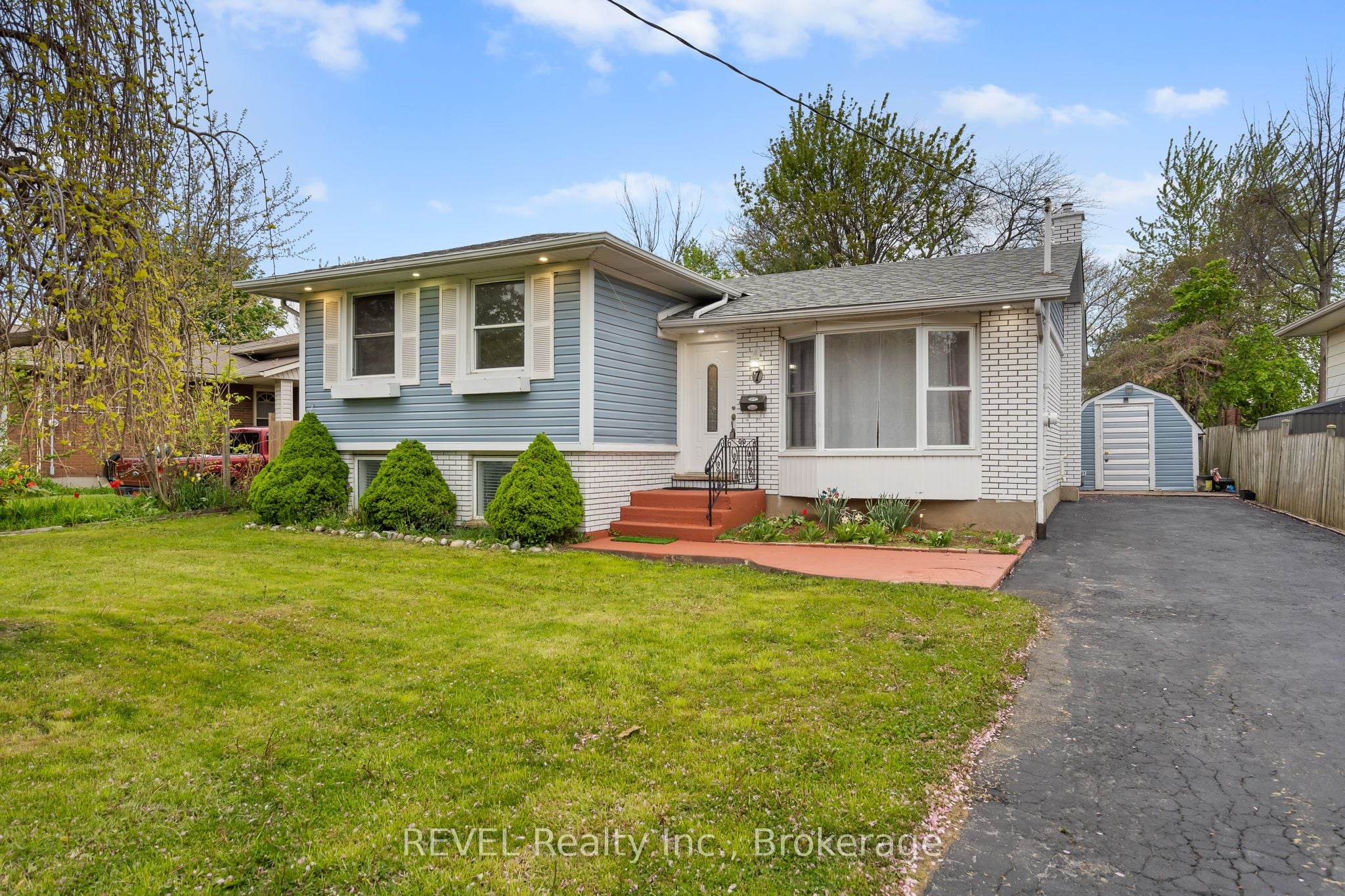 7 Rendale Avenue, St. Catharines, ON, L2M 6E9