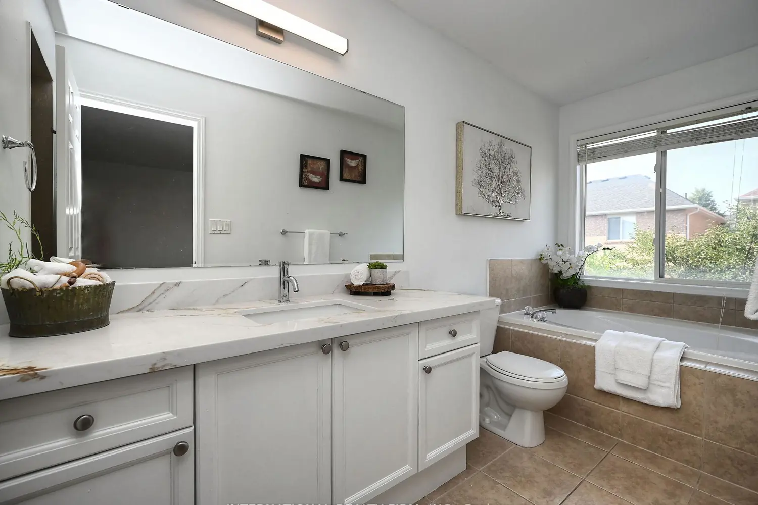 Additional image 13 of 2382 Falkland Crescent
