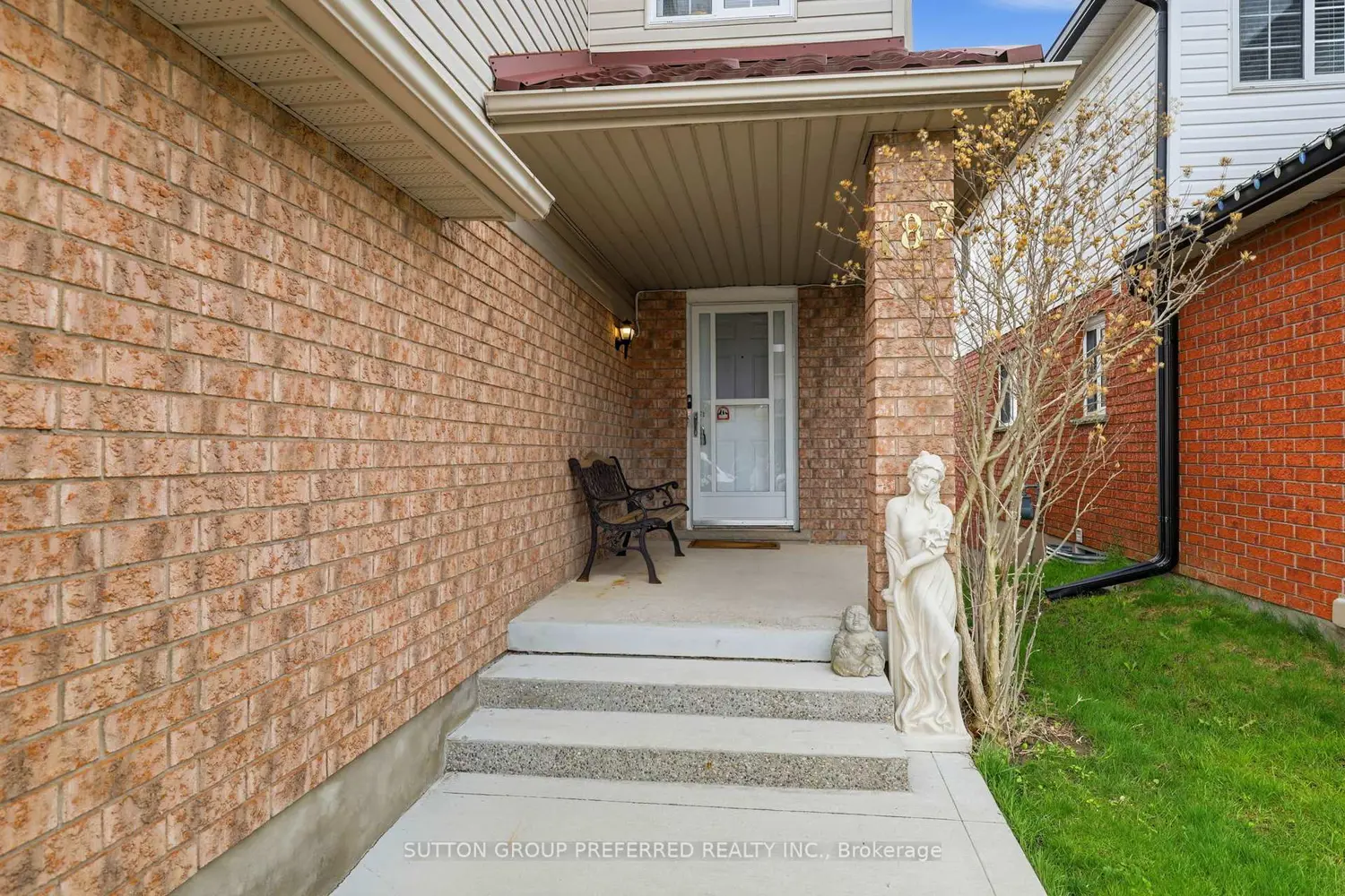 187 Hollyridge Crescent