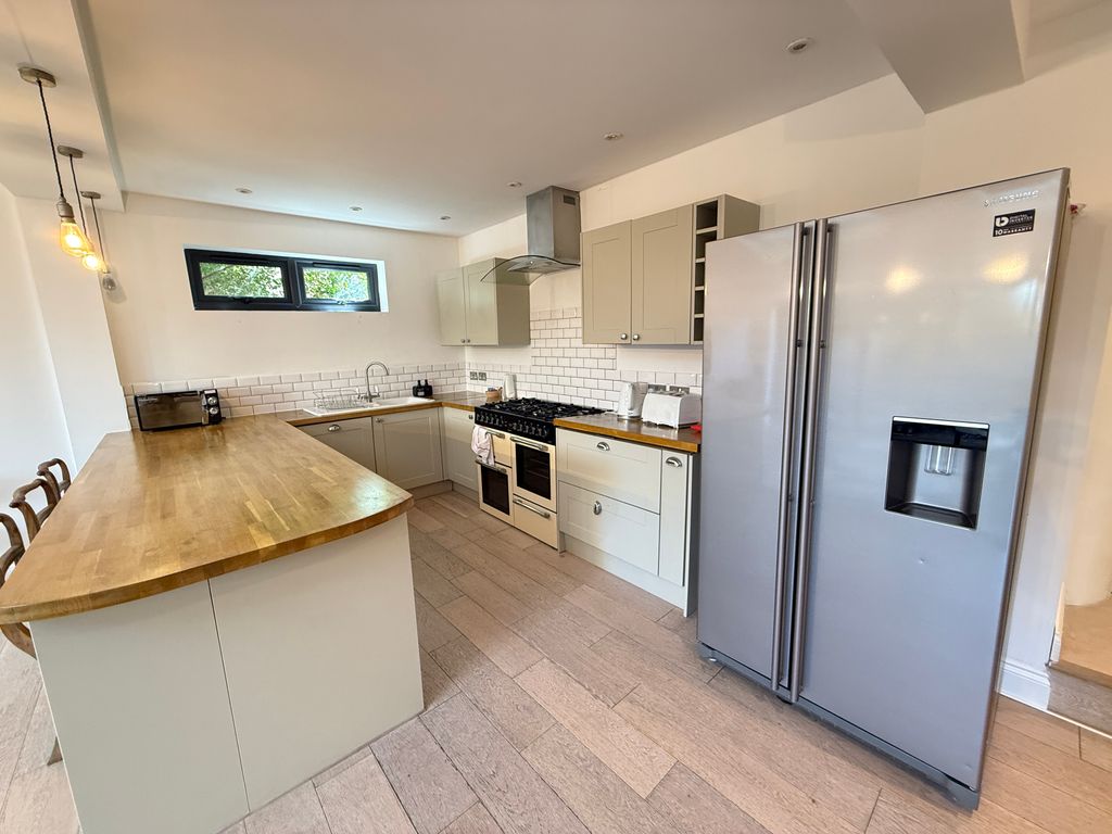 Additional image 24 of 2 bed flat for saleUxbridge Road, Shepherds Bush, London W12