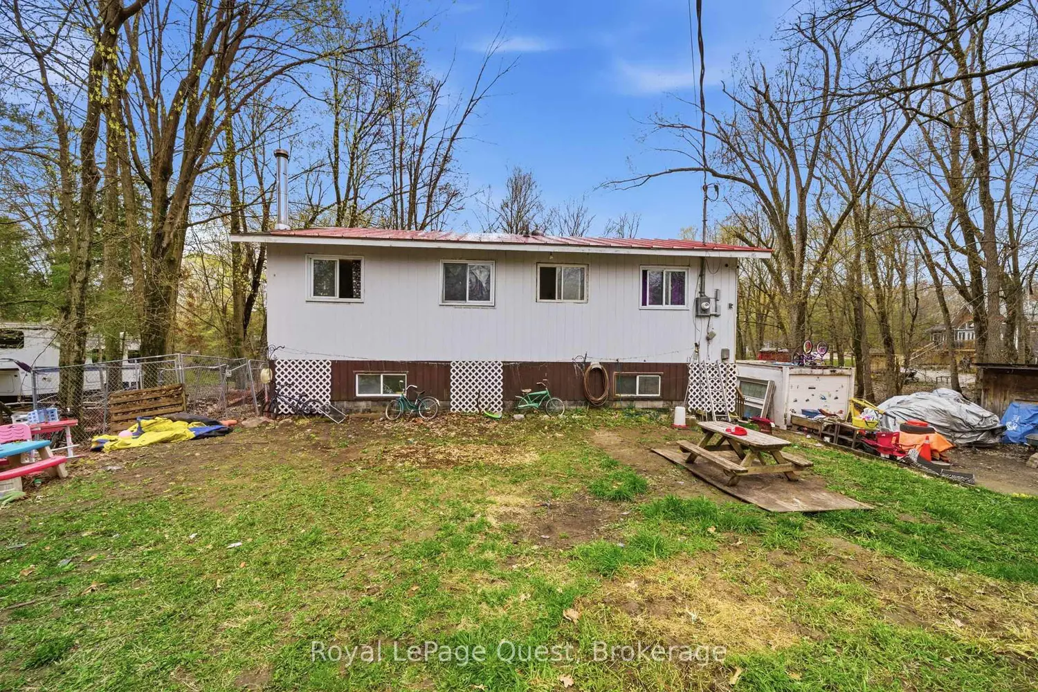 7476 Ash Crescent photo 2