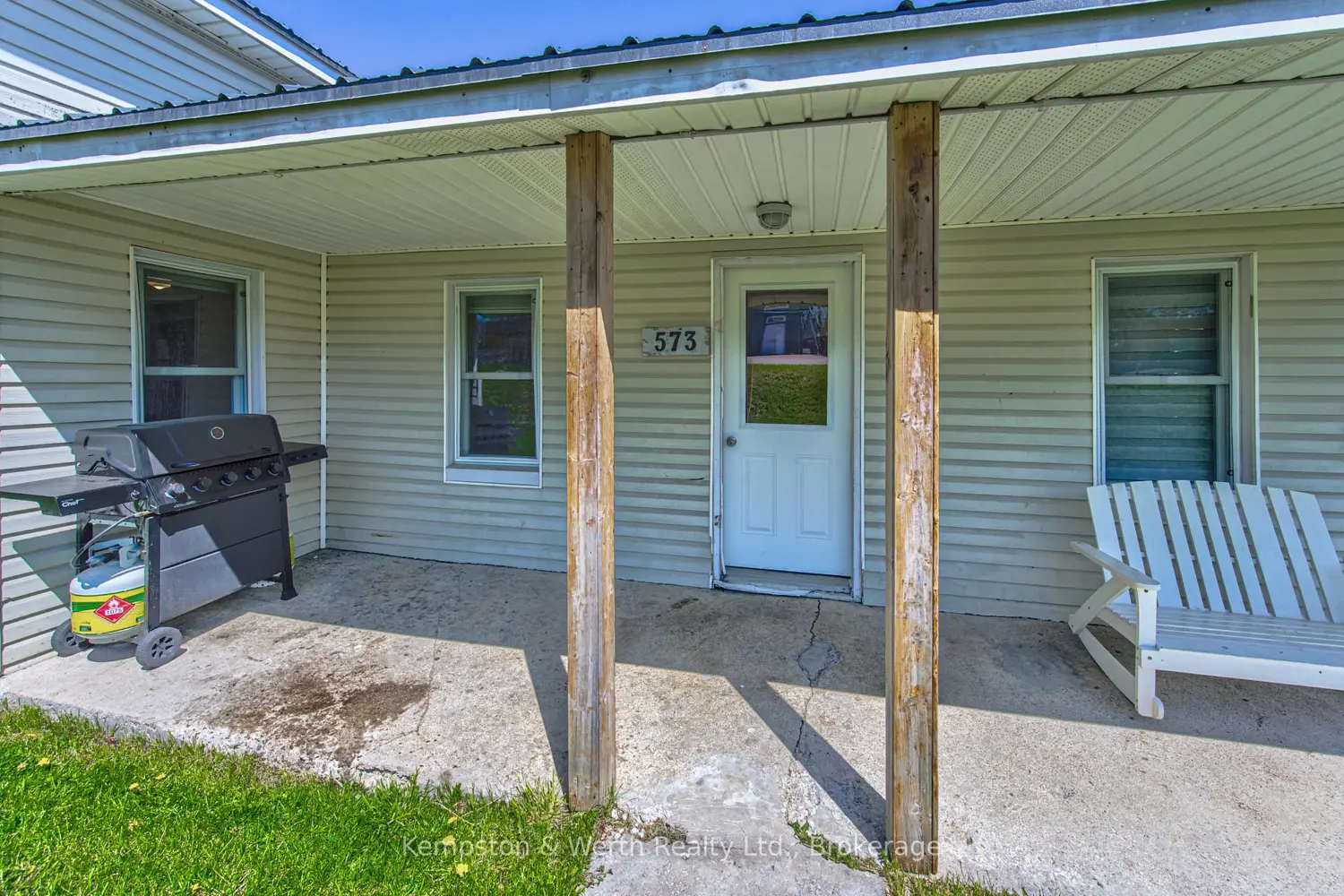 573 Queen Street photo 3