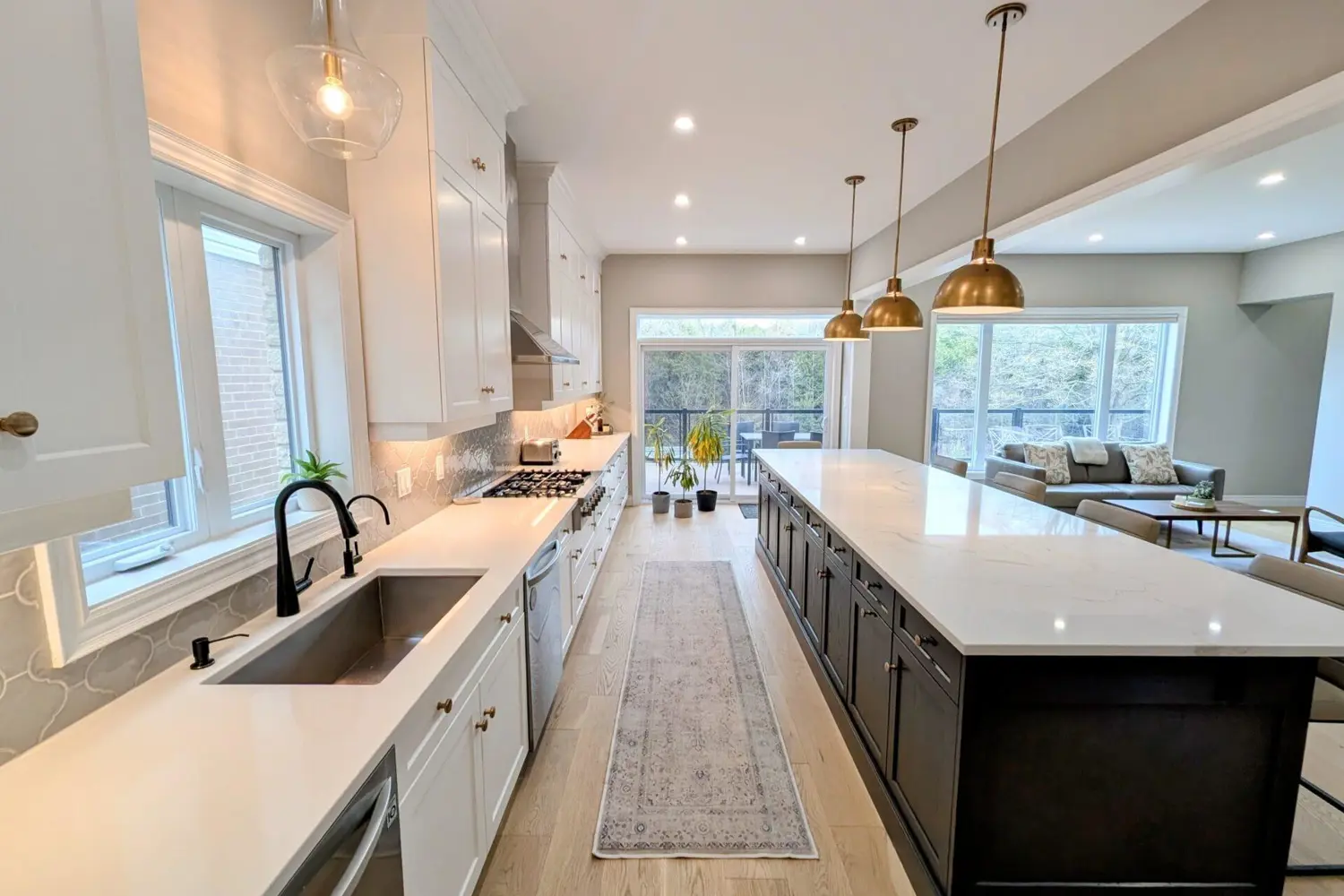 183 Ambrous Crescent photo 2