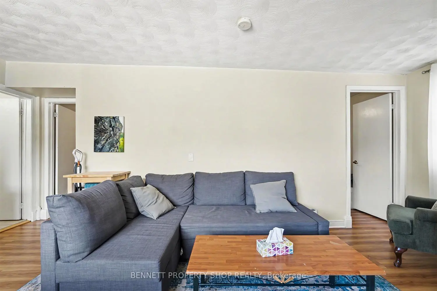 136 Glenora Street photo 4