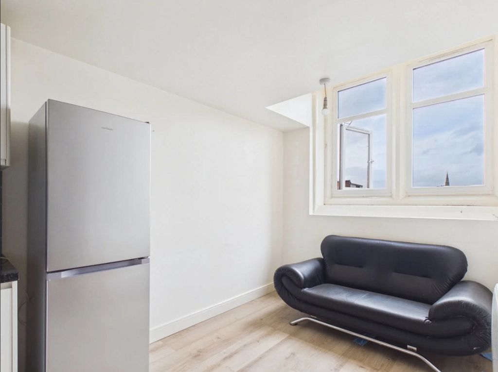 Additional image 3 of 1 bed flat to rentFlat 5, 106 Belgrave Gate, Leicester LE1