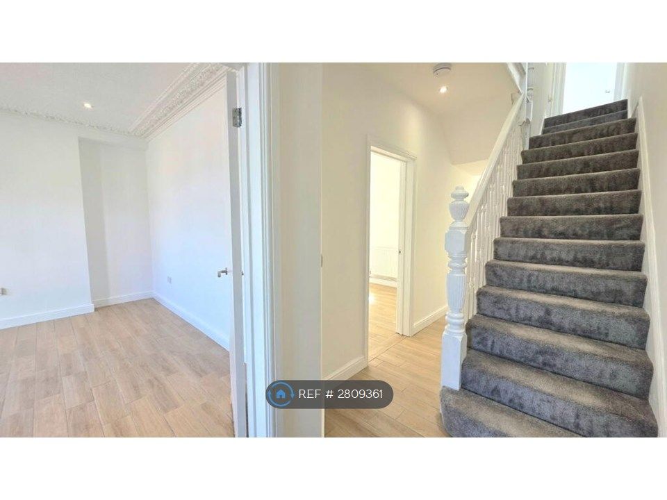 Additional image 4 of 5 bed terraced house to rentThe Walk, Ebbw Vale NP23