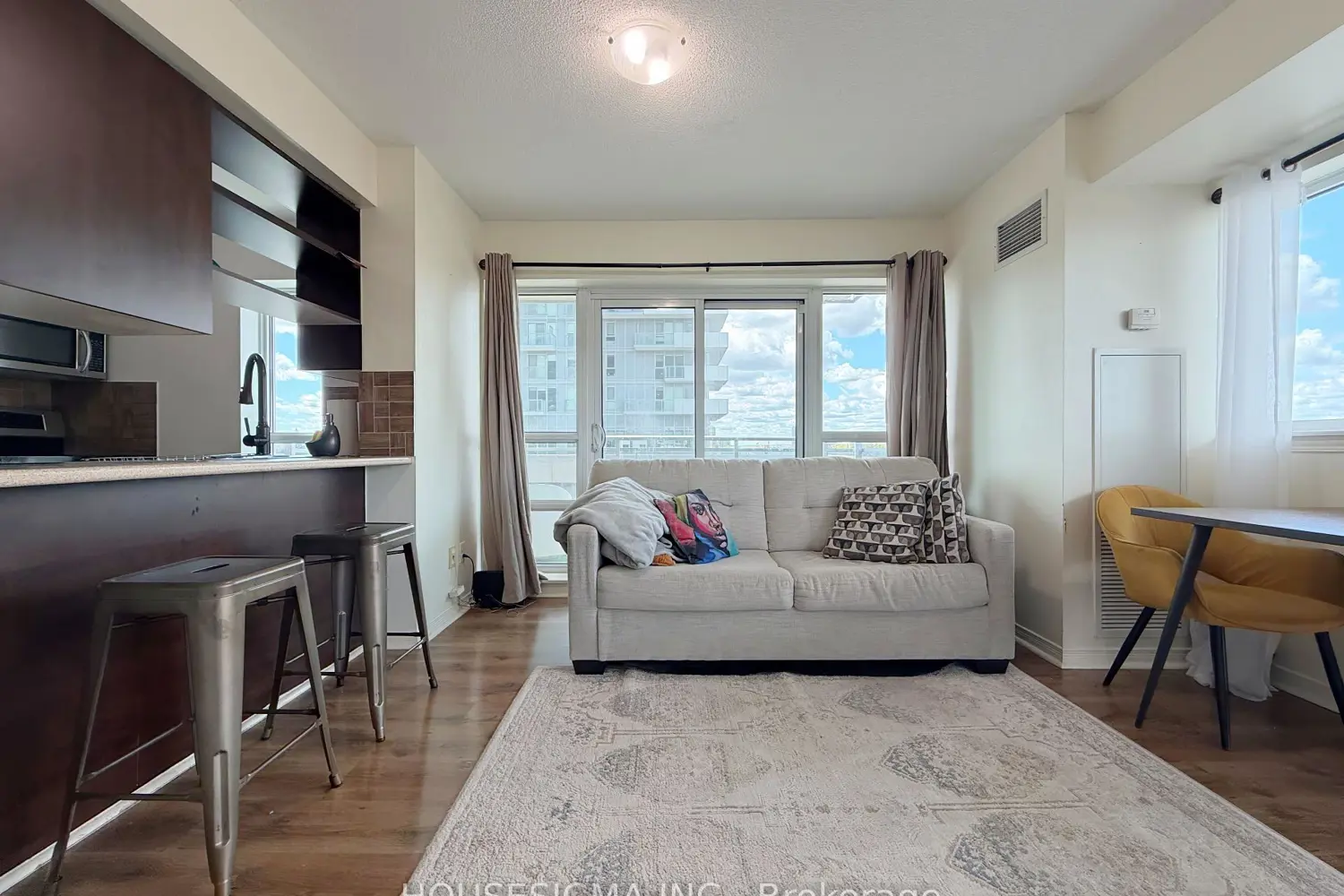 215 Queen Street 509