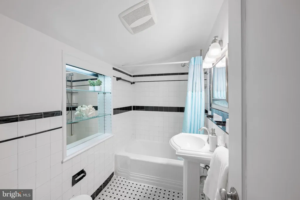 Additional image 18 of 403 E Melbourne Avenue, Silver Spring, MD 20901