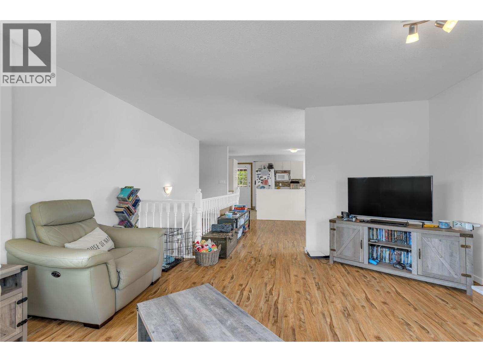 Additional image 5 of 374 Mctavish Crescent, Kelowna, BC, V1V1P1
