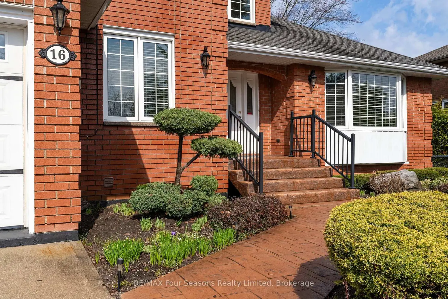16 Carmichael Crescent photo 5