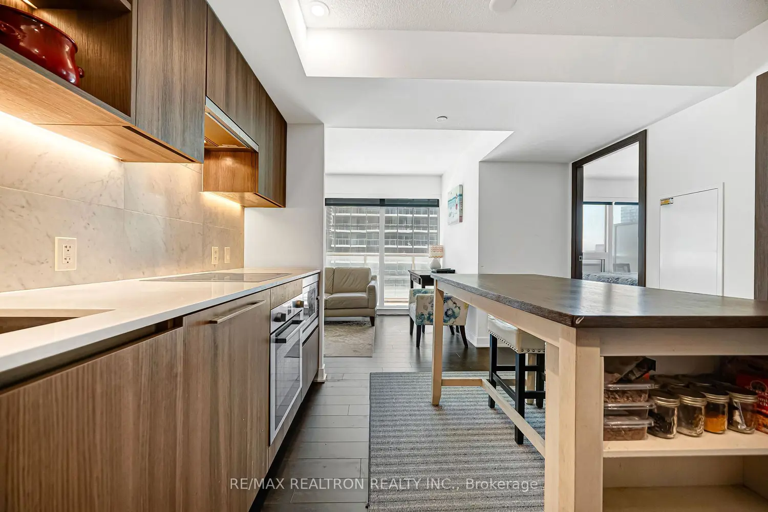 Additional image 2 of 19 Bathurst Street 811