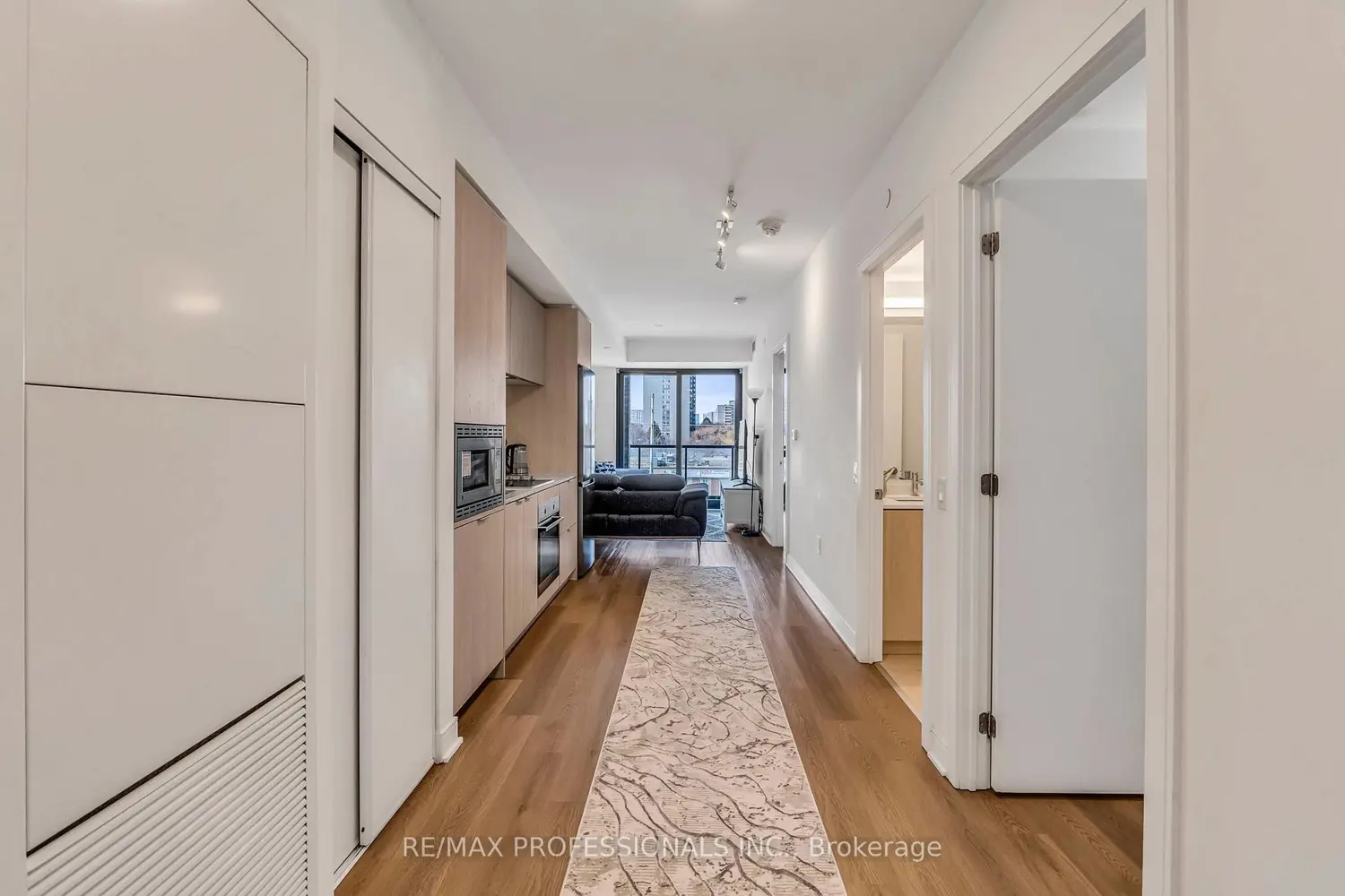86 Dundas Street 404