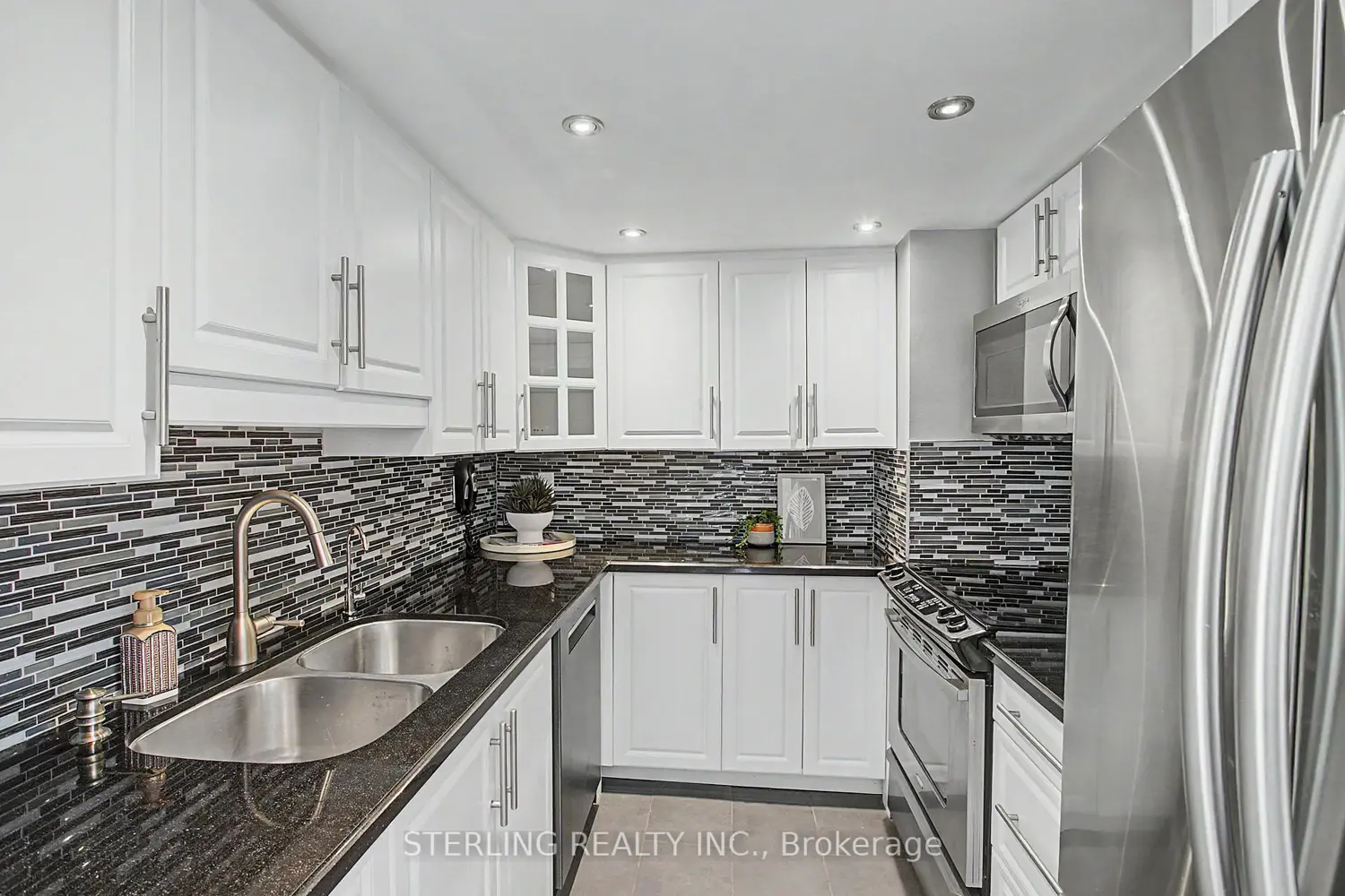 11753 Sheppard Avenue 821 photo 4