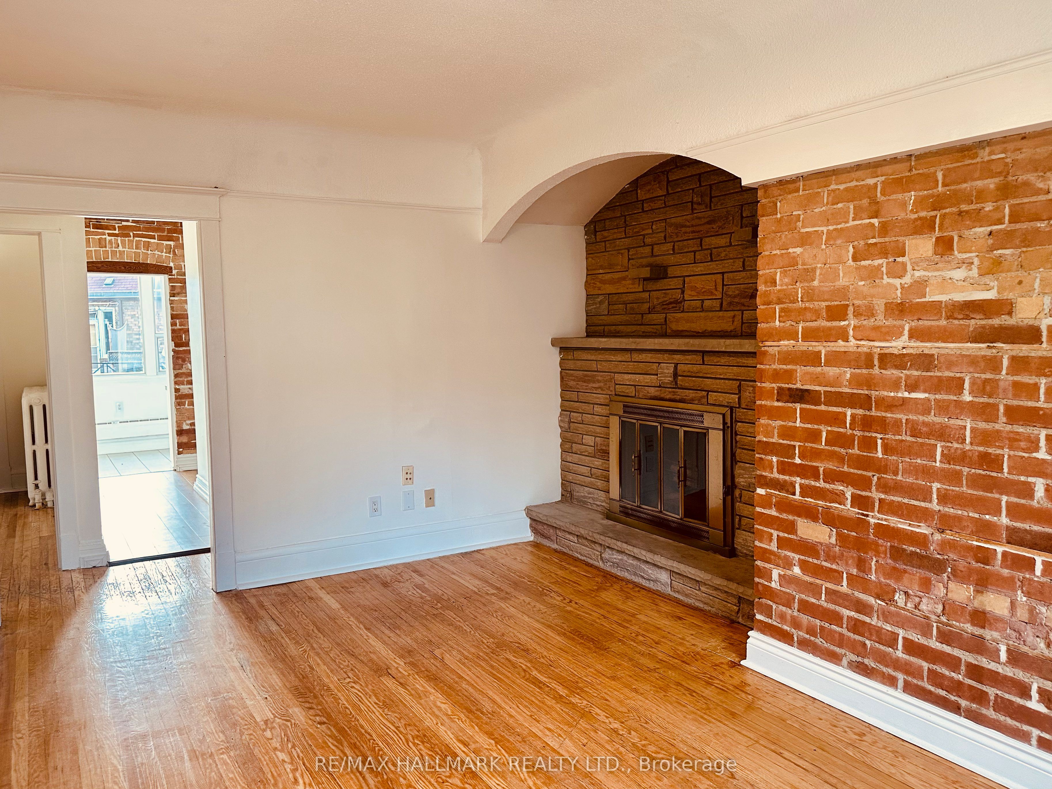 Additional image 2 of 4-20 Triller Avenue, Toronto, ON, M6K 3B8