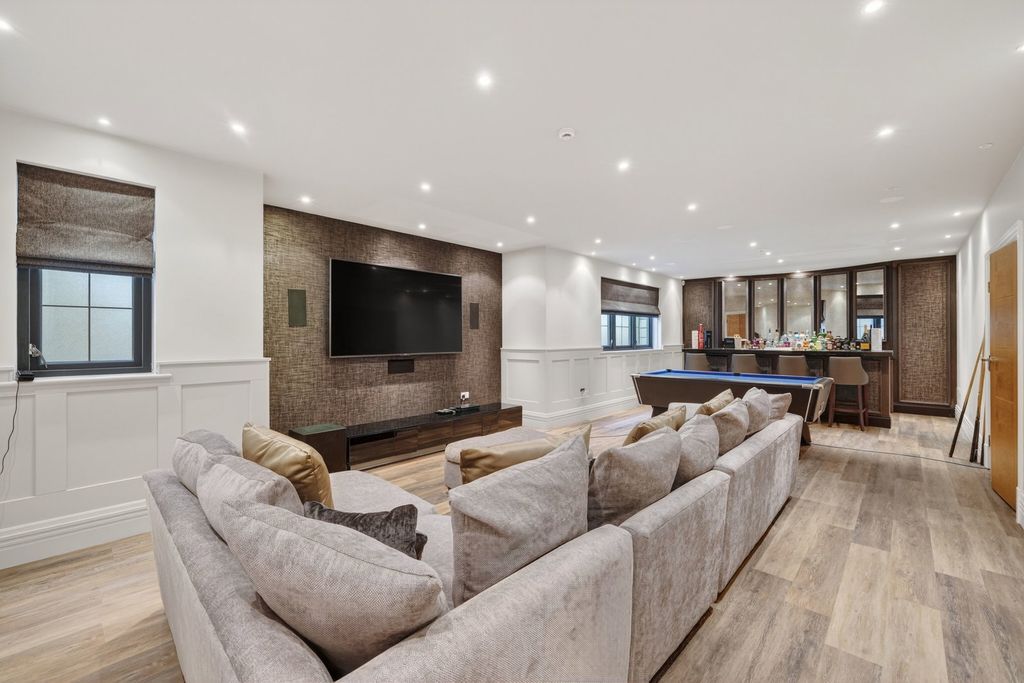 Additional image 44 of 6 bed detached house for saleSquirrels Chase, Prestbury, Macclesfield SK10
