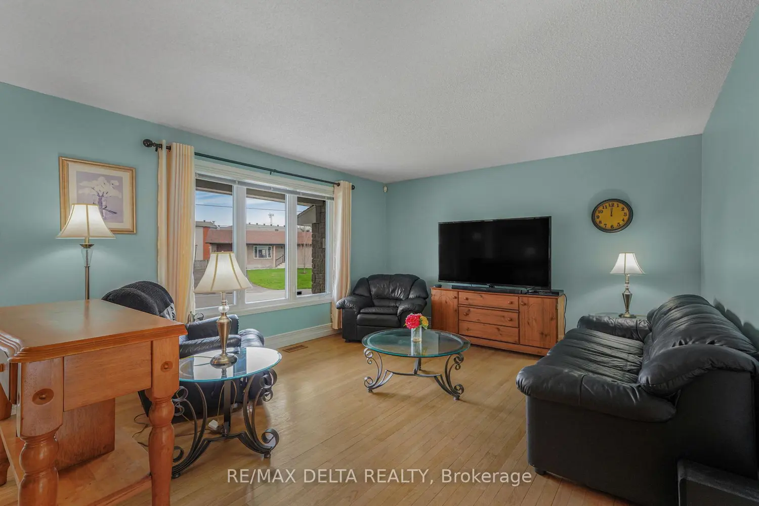 2807 Leonard Street photo 4