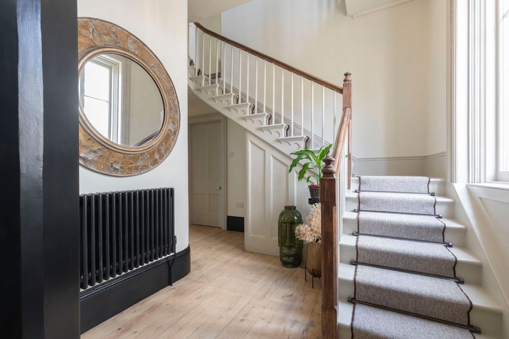 Additional image 2 of 7 bed detached house to rentLondon Road, Cheltenham GL52