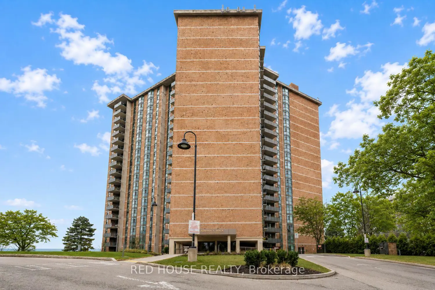 5250 Lakeshore Road 809