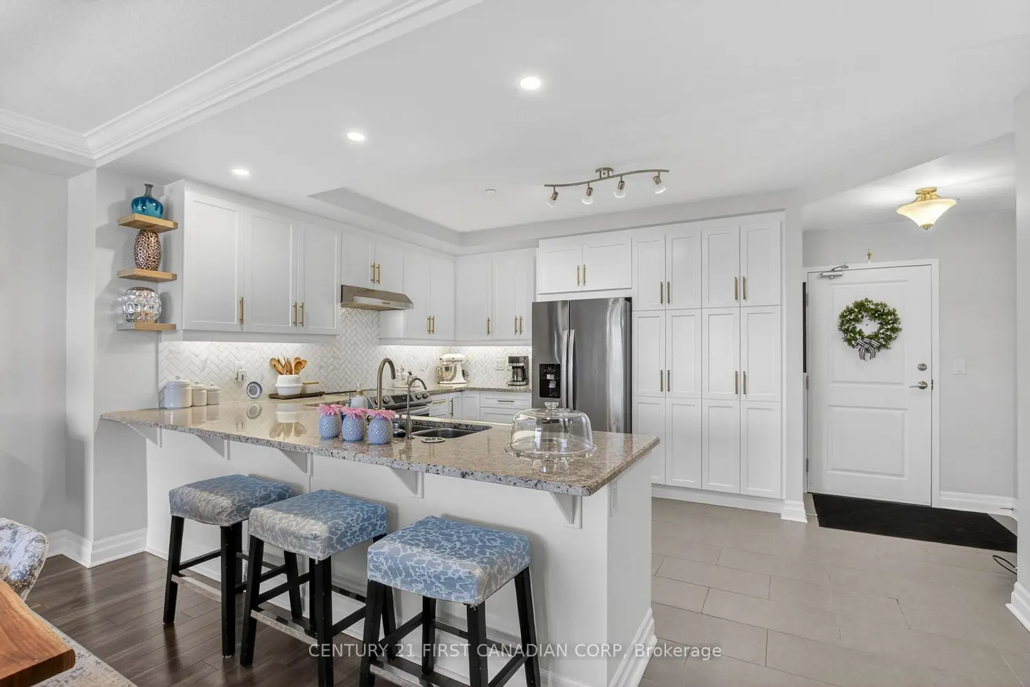 Additional image 3 of 260 Villagewalk Boulevard 208