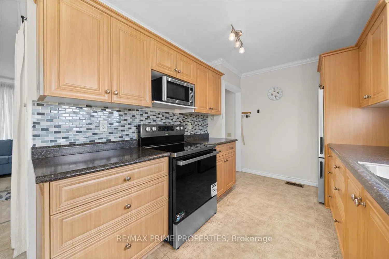 28 Glenmanor Drive photo 2