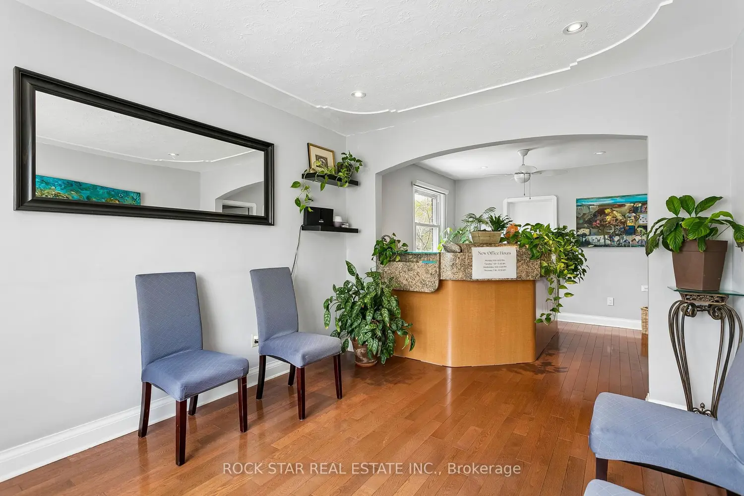 379 Ontario Street photo 2