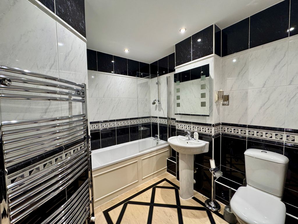 Additional image 8 of 2 bed penthouse to rentNautilus, Worthing BN11