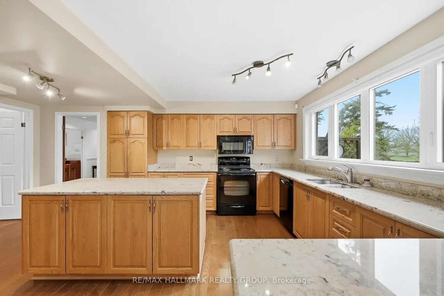 Additional image 4 of 20 Halldorson Crescent