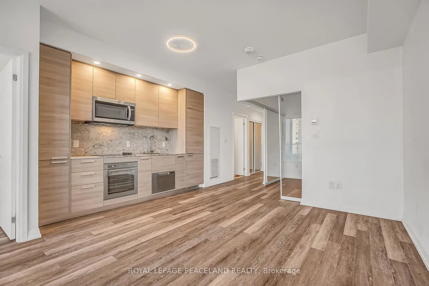 75 Canterbury Place 1215 photo 4