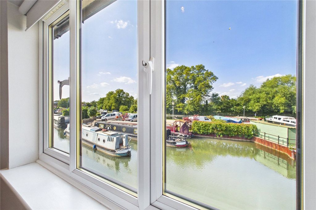 Additional image 10 of 2 bed flat to rentMill Lane, Newbury, Berkshire RG14