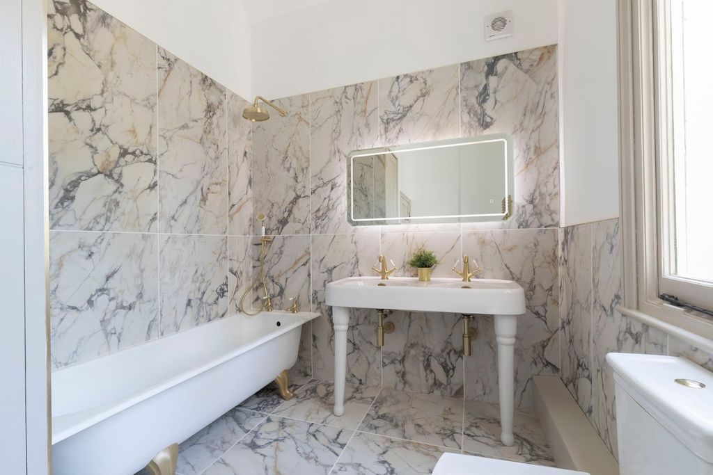 Additional image 14 of 7 bed detached house to rentLondon Road, Cheltenham GL52